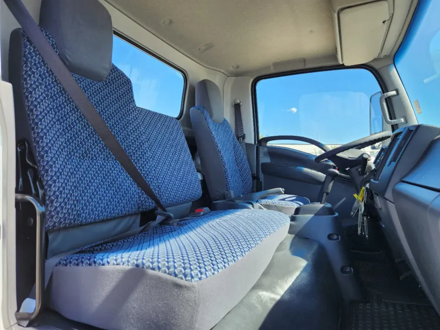 2025 Isuzu NPR-HD GAS 18&#039; BOX VAN | Photo 4 of 8