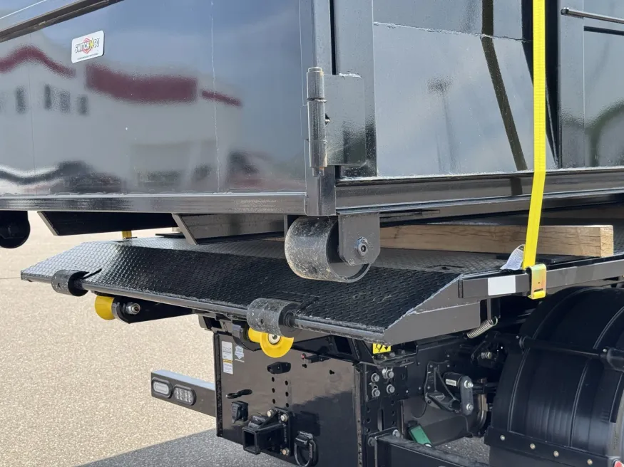 2025 Isuzu NRR | Photo 16 of 29