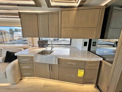 2023 Newmar King Aire 4531 | Thumbnail Photo 15 of 45