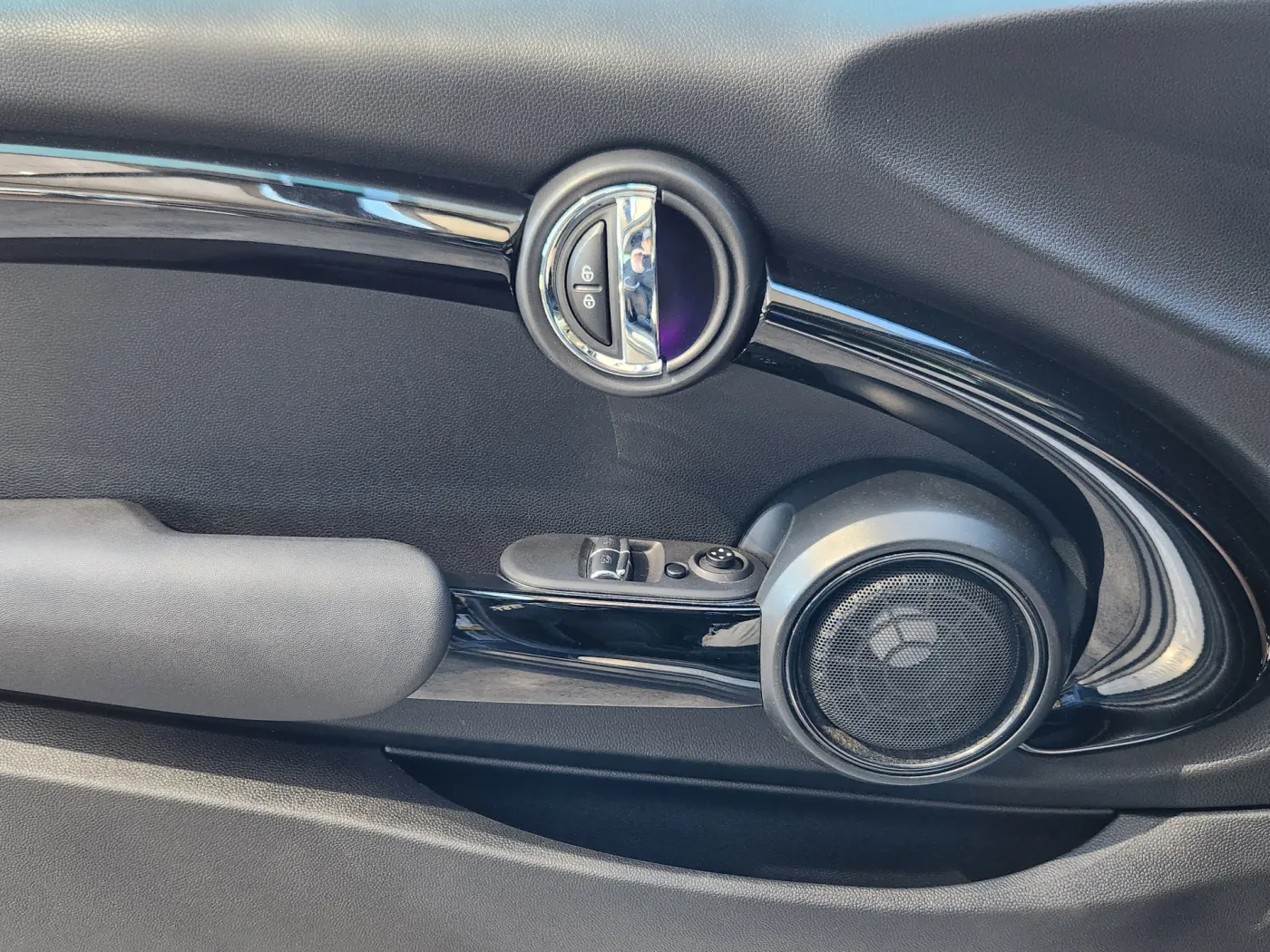 2021 Mini Cooper S | Photo 5 of 24