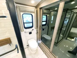 2026 Newmar London Aire 4551 | Thumbnail Photo 18 of 34