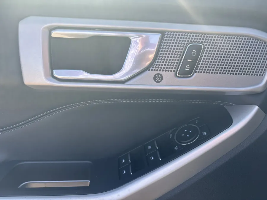 2024 Ford Explorer Limited | Photo 14 of 22