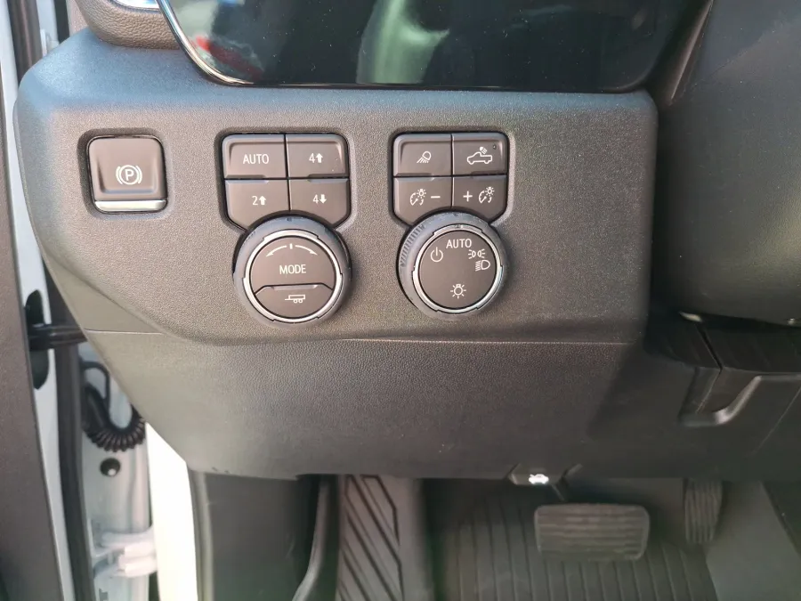 2026 Chevrolet Silverado 1500 LT | Photo 14 of 20