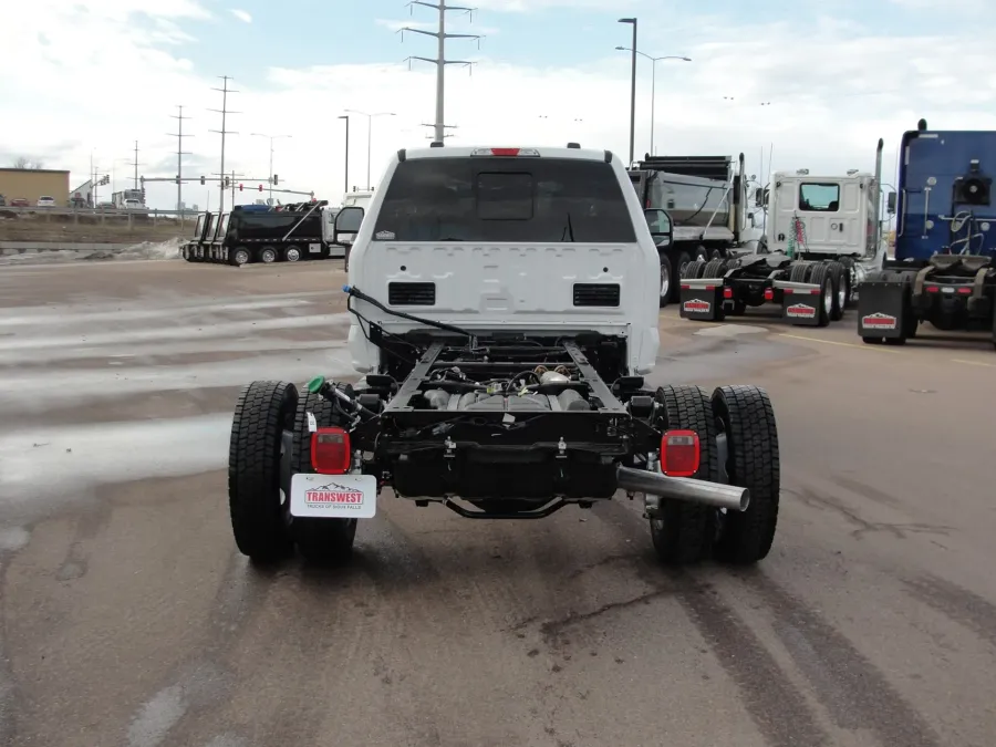 2026 Ford F-550 | Photo 4 of 11