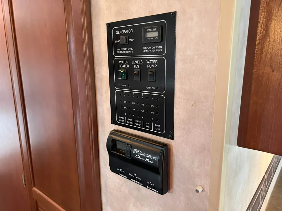 2014 Winnebago Access 31J | Photo 28 of 38