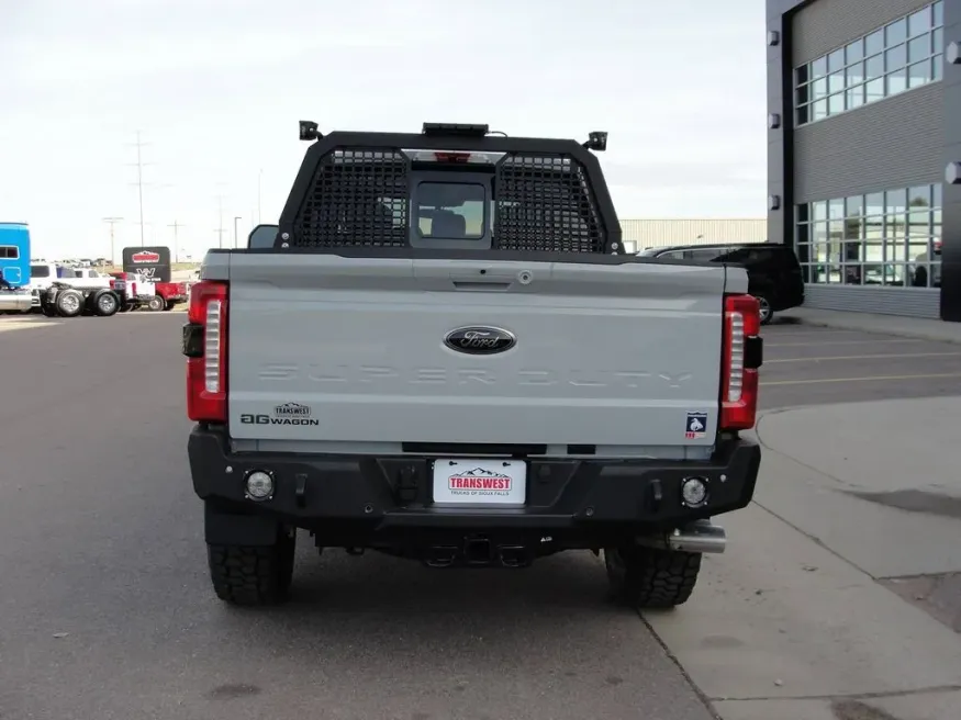 2026 Ford Super Duty F-250 Lariat | Photo 2 of 26