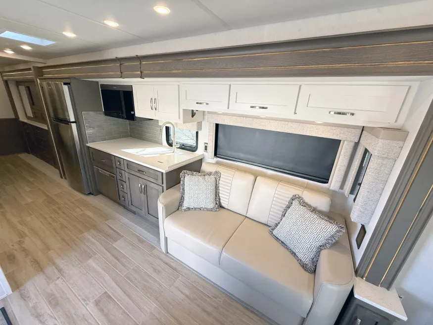 2026 Newmar Grand Star 3444 | Photo 5 of 17