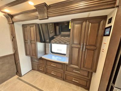 2023 Newmar Supreme Aire 4051 | Thumbnail Photo 20 of 43