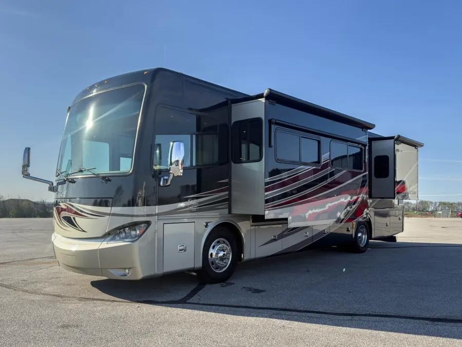 2013 Tiffin Phaeton 36QSH | Photo 10 of 39