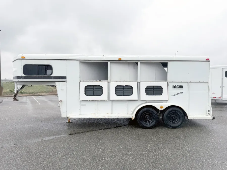 1995 Logan Coach Competitor 3HG | Photo 12 of 13