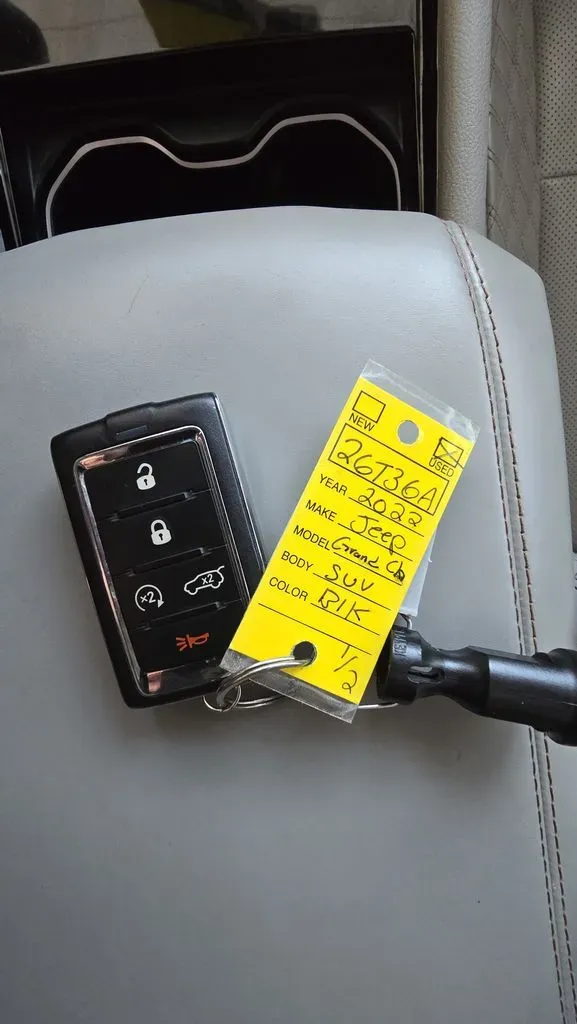 2022 Jeep Grand Cherokee L | Photo 27 of 36