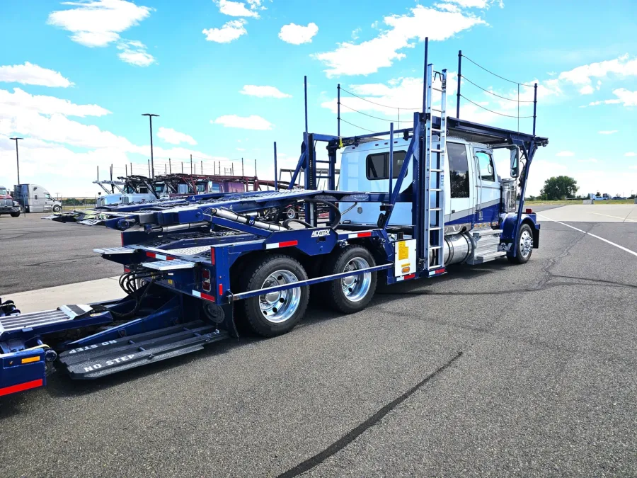 2020 Western Star 4900FA | Photo 6 of 28