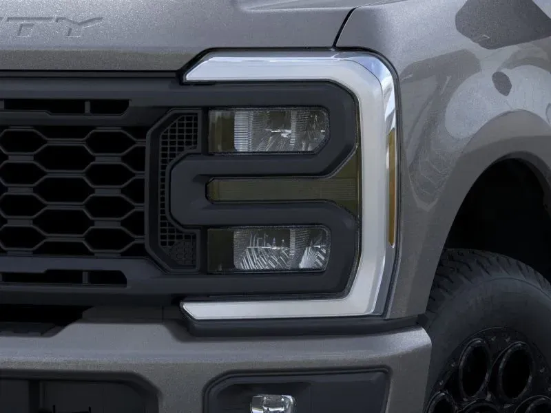 2025 Ford Super Duty F-350 | Photo 18 of 22