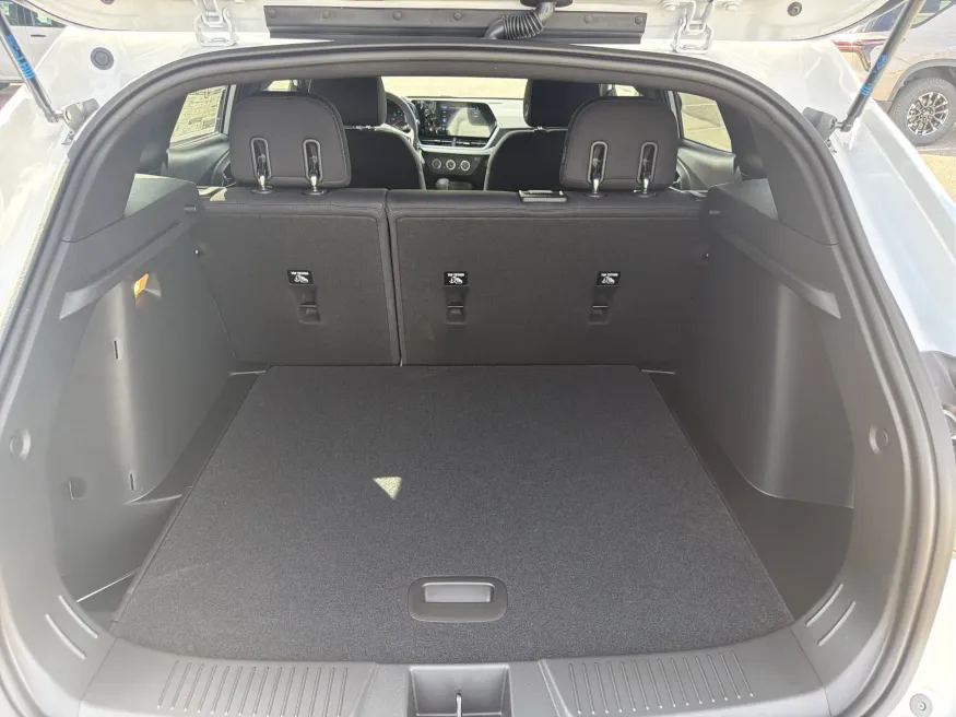 2026 Chevrolet Trax 1RS | Photo 8 of 19