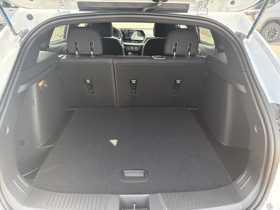 2026 Chevrolet Trax 1RS | Photo 8 of 19