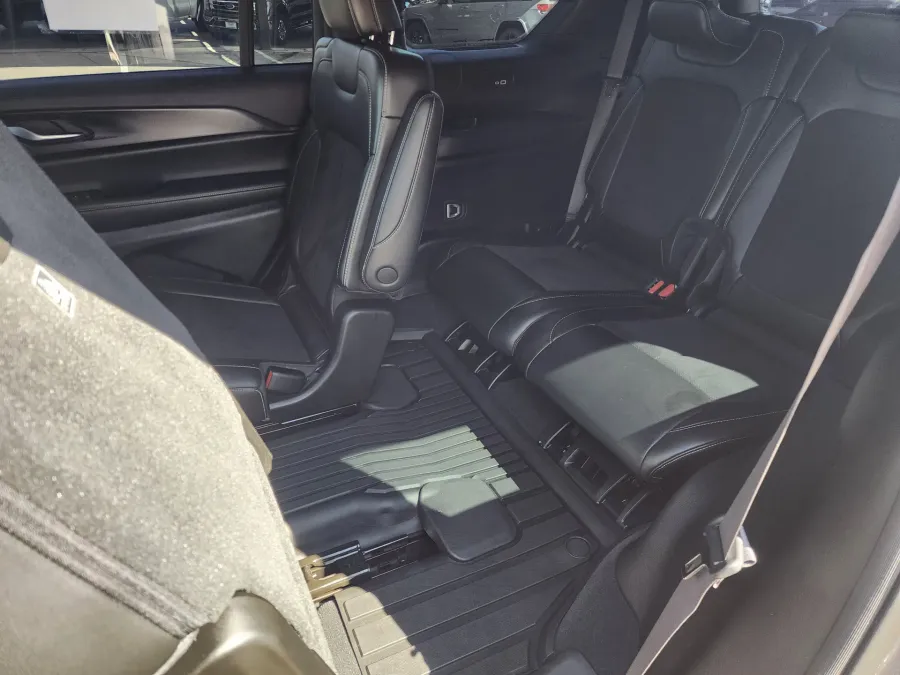 2024 Jeep Grand Cherokee L Altitude X | Photo 12 of 28