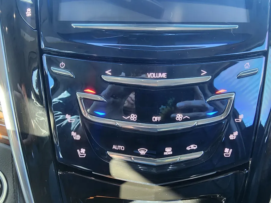 2019 Cadillac Escalade Luxury | Photo 26 of 33