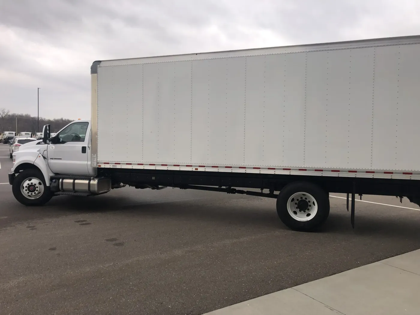 2023 Ford F750 | Photo 5 of 8