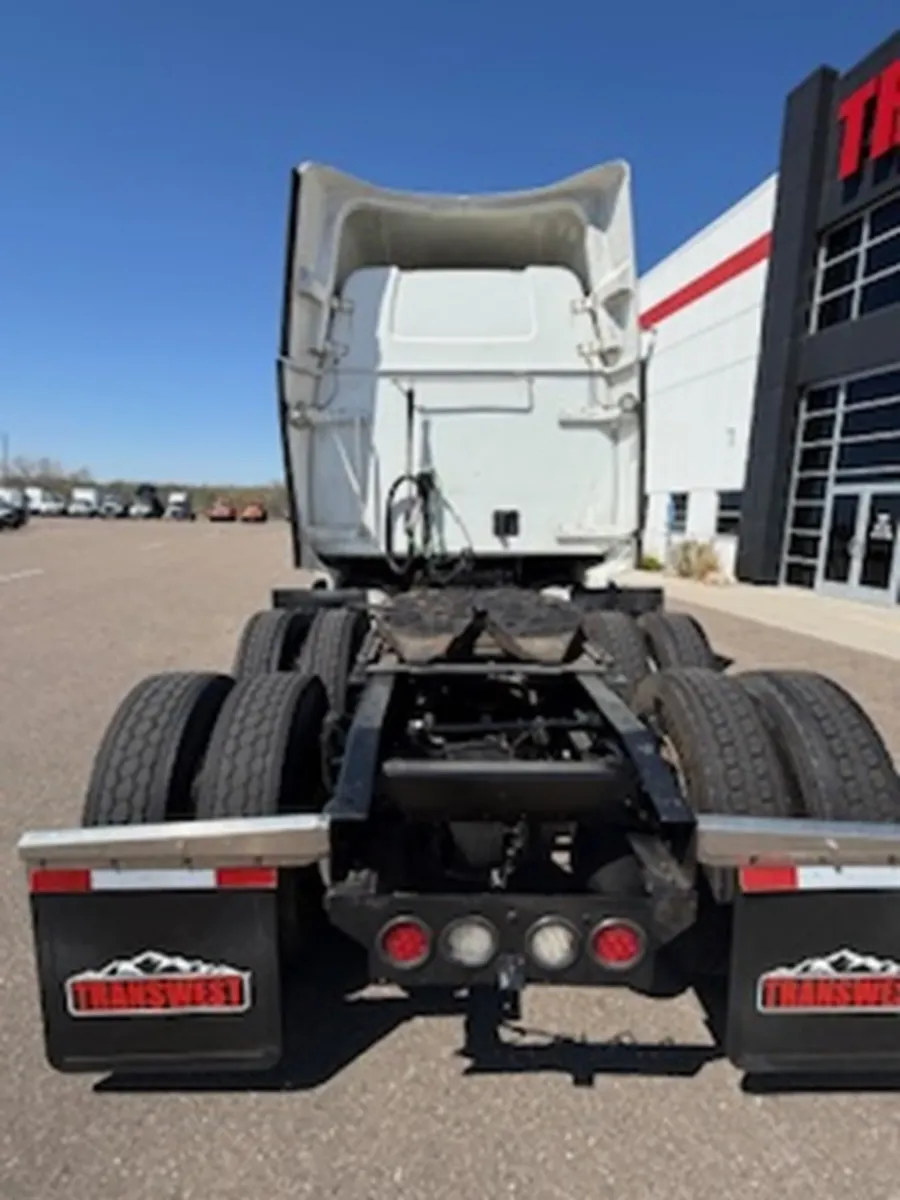 2022 Western Star 5700XE | Photo 5 of 16