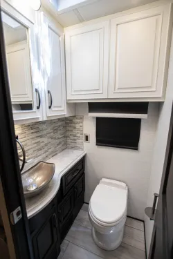 2026 Newmar Dutch Star 4081 | Thumbnail Photo 14 of 42