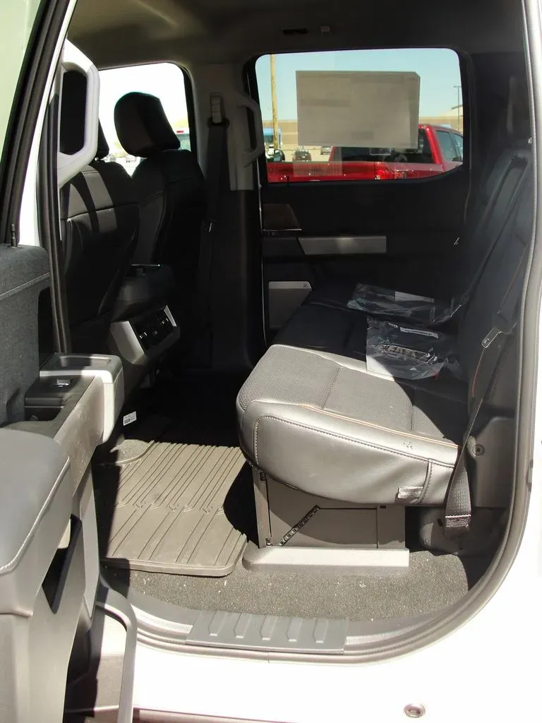 2026 Ford Super Duty F-350 | Photo 10 of 13