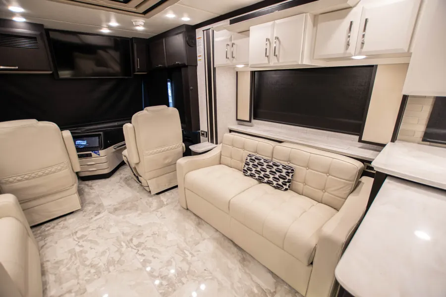 2026 Newmar Essex 4569 | Photo 15 of 34