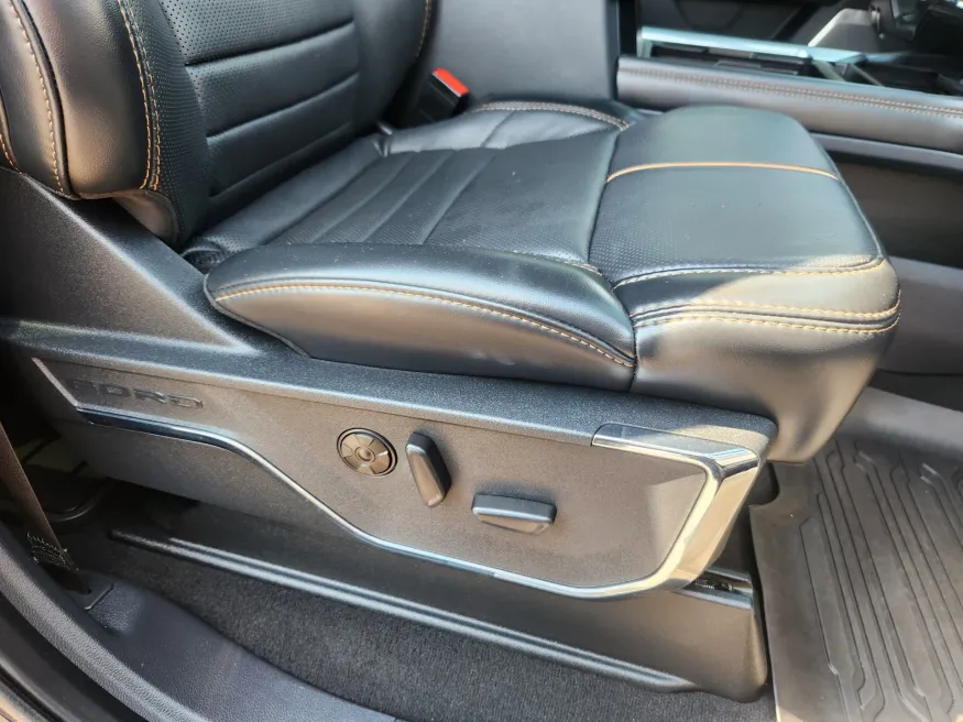 2024 Ford Super Duty F-350 SRW | Photo 18 of 33