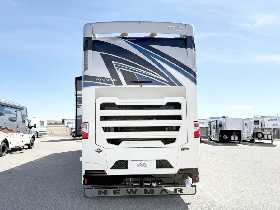 2027 Newmar Essex 4595 | Photo 20 of 31