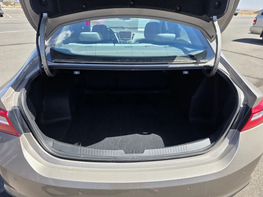 2022 Chevrolet Malibu LS | Photo 12 of 21