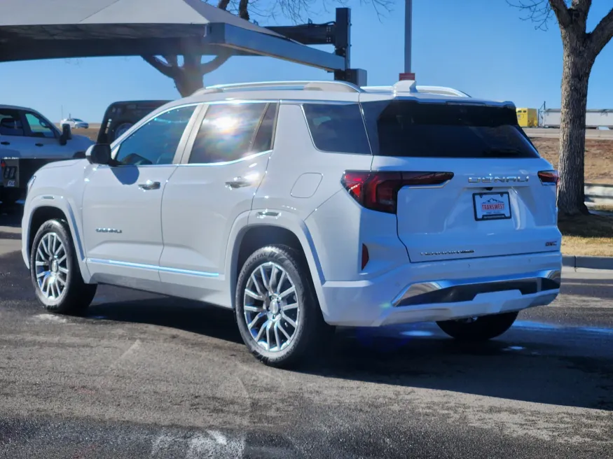 2026 GMC Terrain Denali | Photo 3 of 23