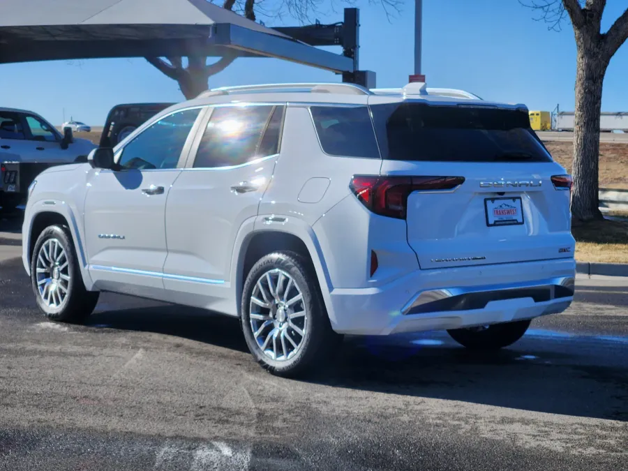 2026 GMC Terrain Denali | Photo 3 of 23