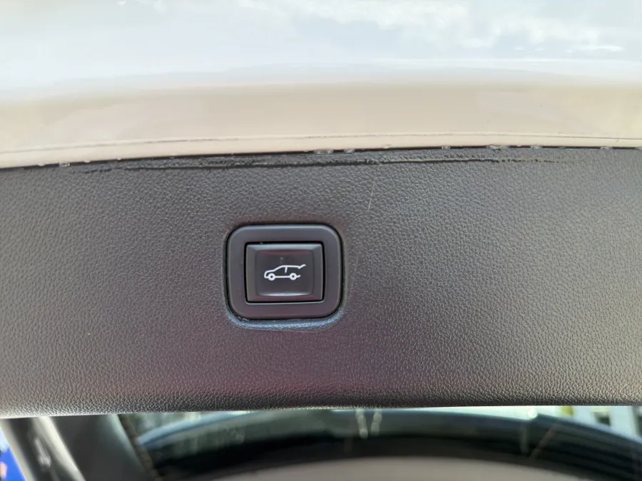 2020 Chevrolet Blazer LT | Photo 10 of 16
