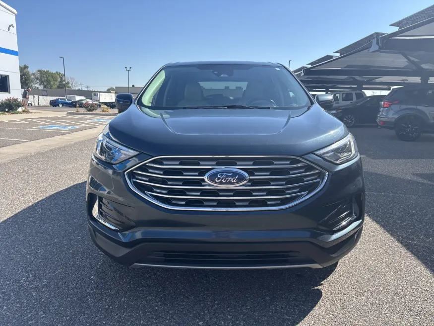 2022 Ford Edge SEL | Photo 7 of 19