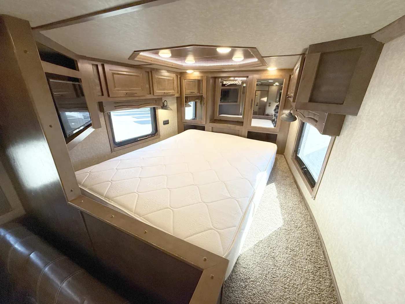 2022 Lakota Bighorn 6HLQ | Photo 5 of 26