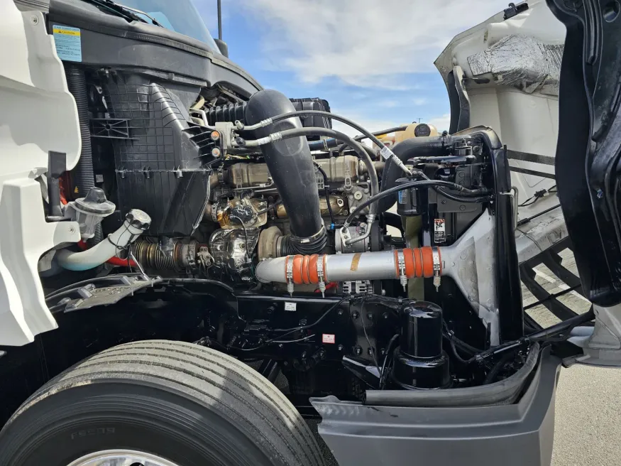 2023 Freightliner Cascadia | Photo 9 of 20