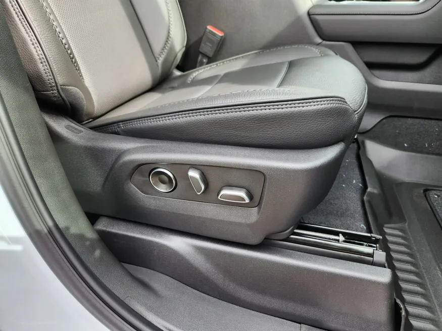 2026 GMC Sierra 3500HD Denali | Photo 18 of 31