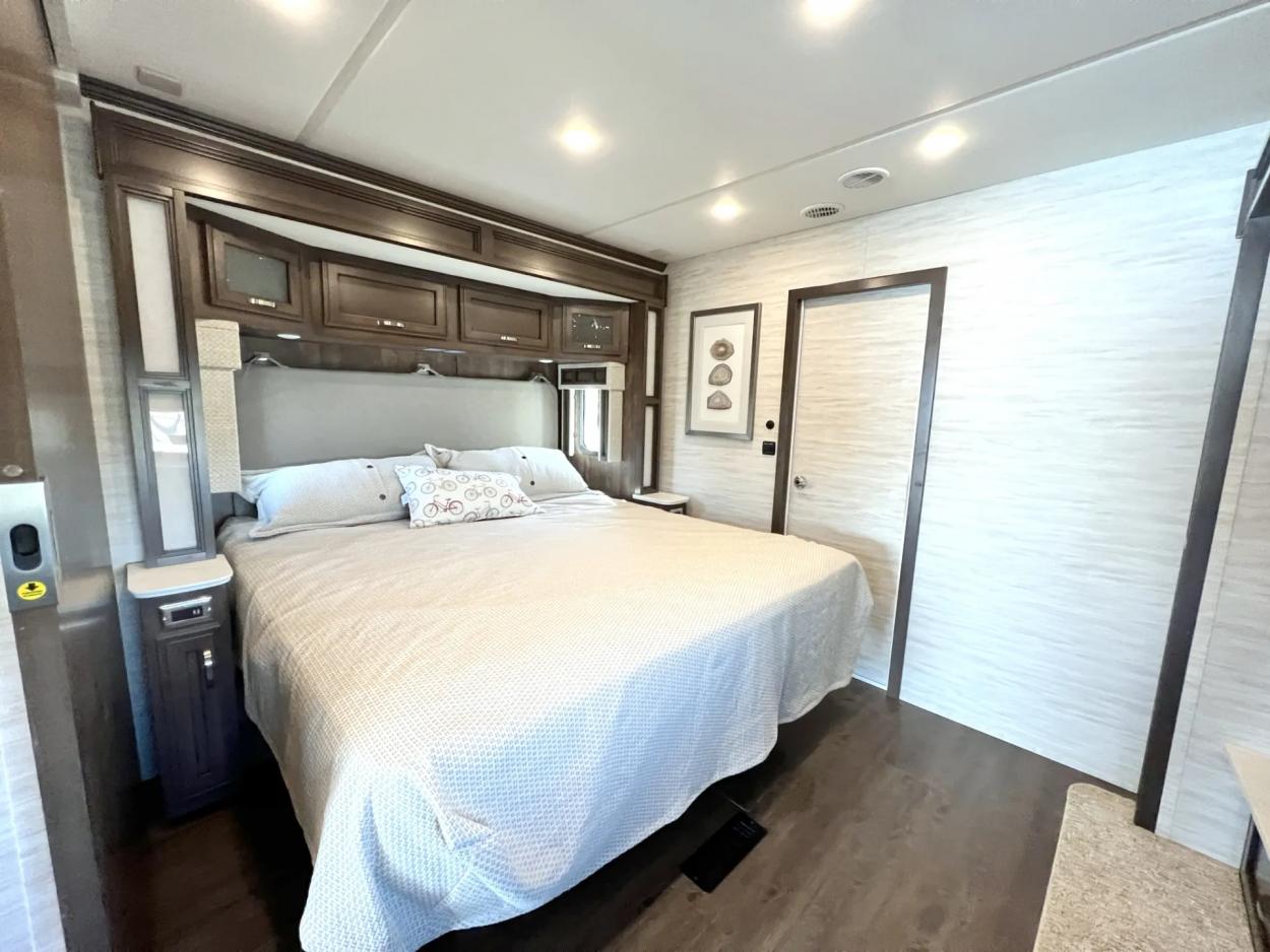 2023 Newmar Canyon Star 3957 | Photo 21 of 49