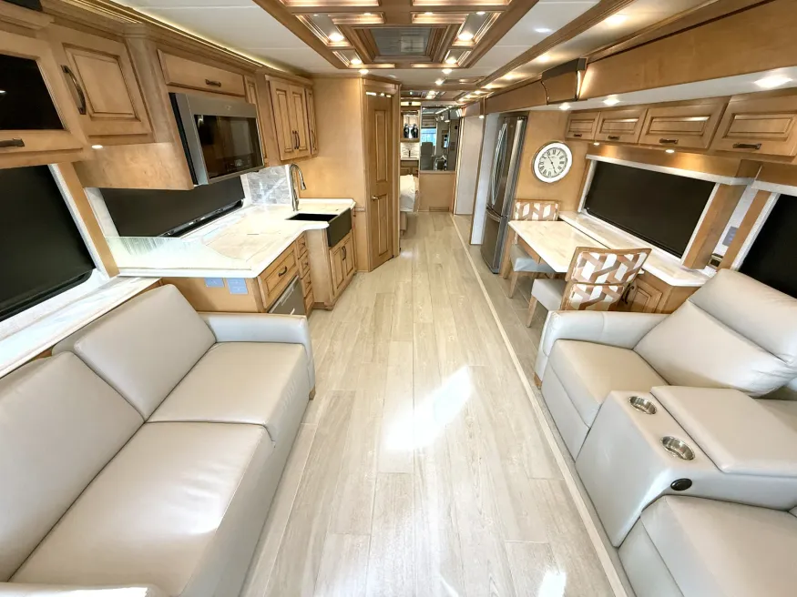 2023 Newmar Dutch Star 3736 | Photo 4 of 30