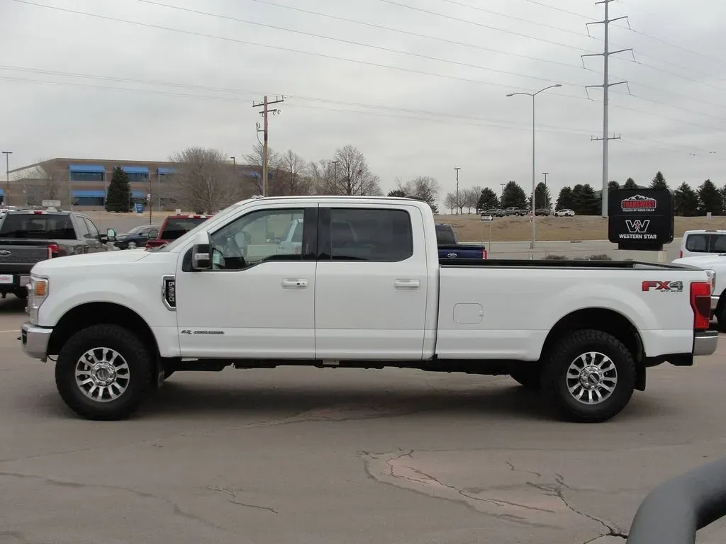 2020 Ford Super Duty F-350 Lariat | Photo 2 of 38