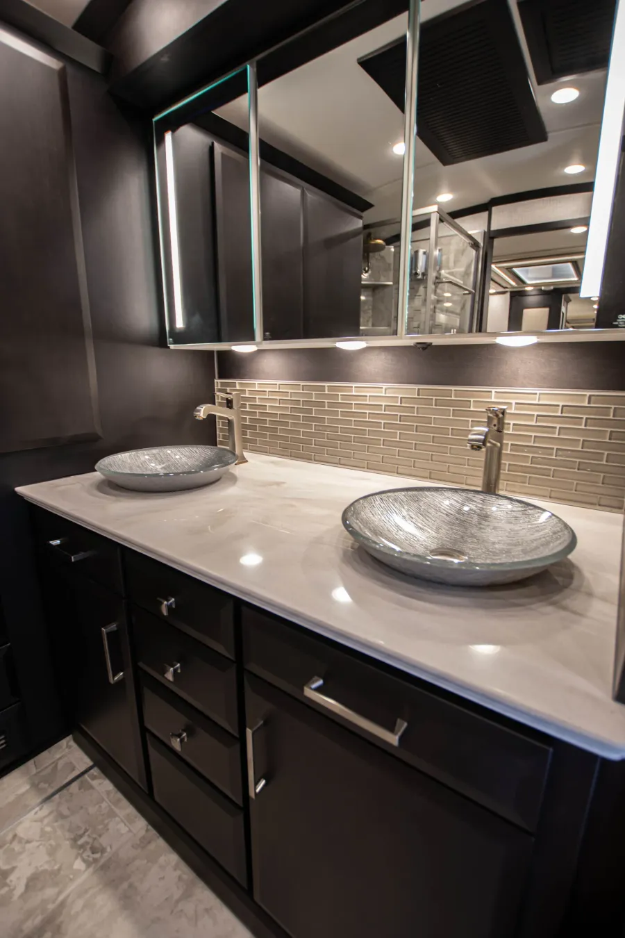 2026 Newmar Essex 4569 | Photo 27 of 35