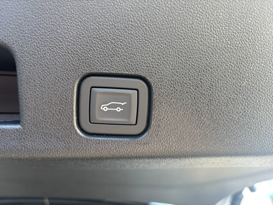 2026 Chevrolet Traverse AWD High Country | Photo 10 of 24