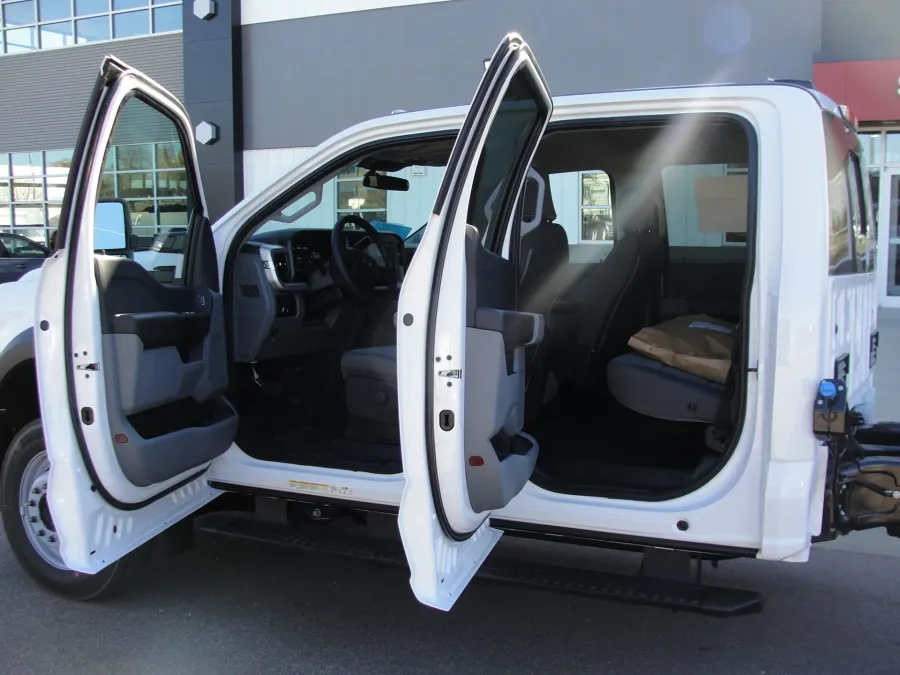 2026 Ford F-550 | Photo 8 of 13