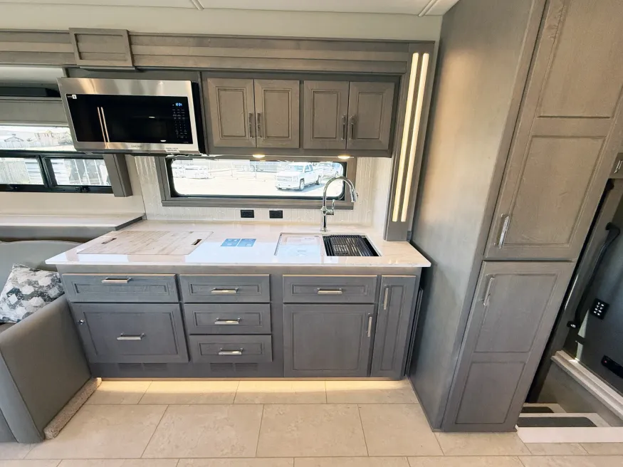 2026 Renegade XL 45QS | Photo 11 of 28