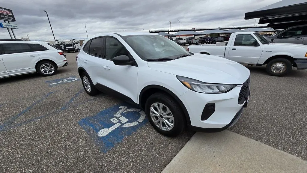 2026 Ford Escape | Photo 3 of 25