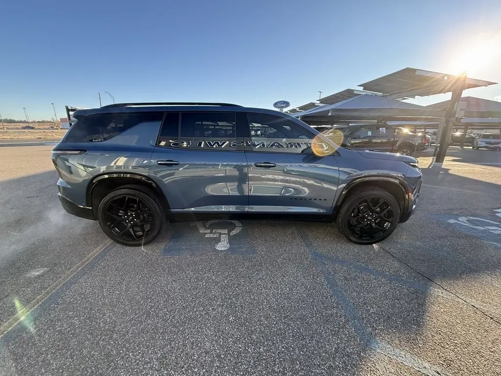 2024 Chevrolet Traverse | Photo 4 of 28