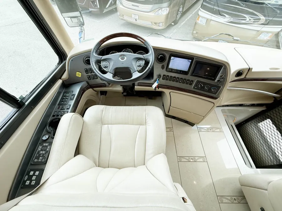 2013 Tiffin Zephyr | Photo 7 of 32