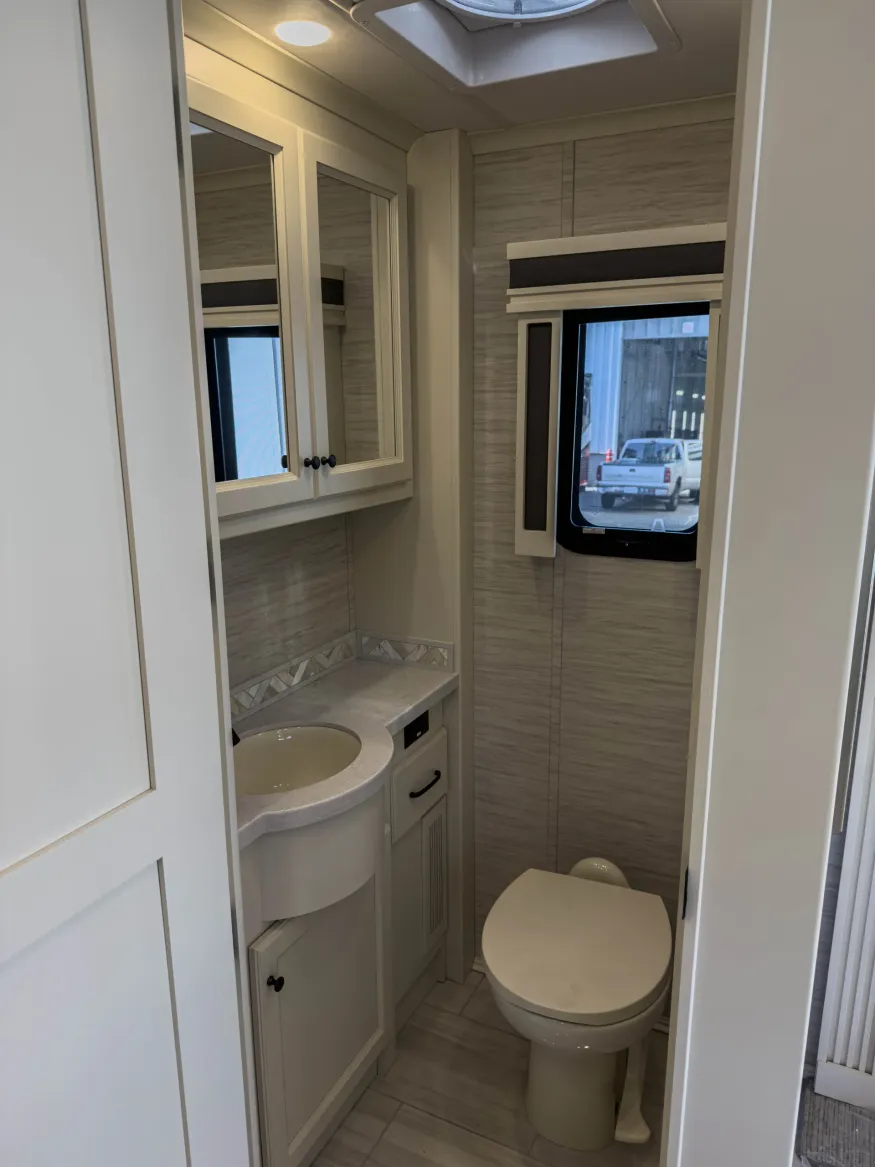 2026 Tiffin Allegro Red 37BA | Photo 21 of 28