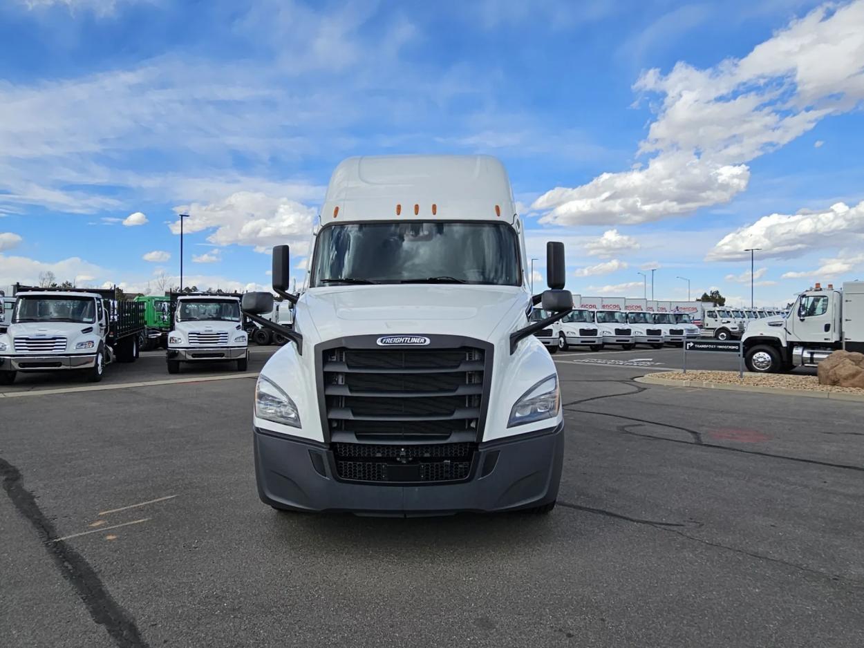 2023 Freightliner Cascadia 126 | Photo 2 of 21