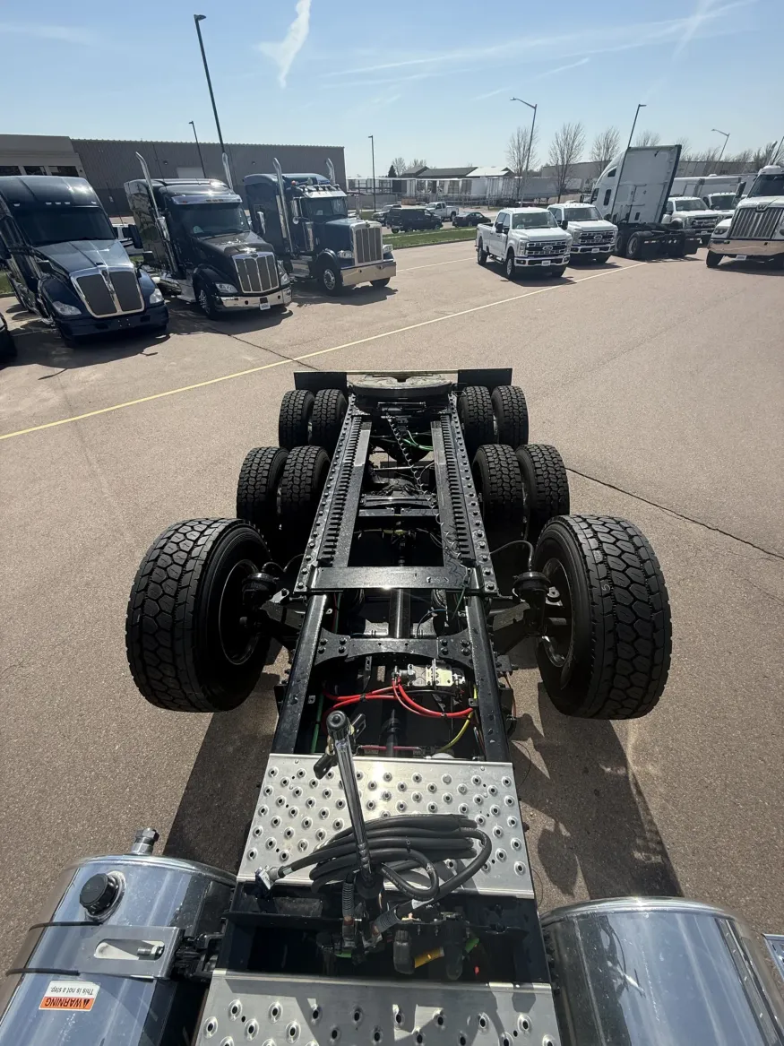 2027 Western Star 49X | Photo 6 of 12