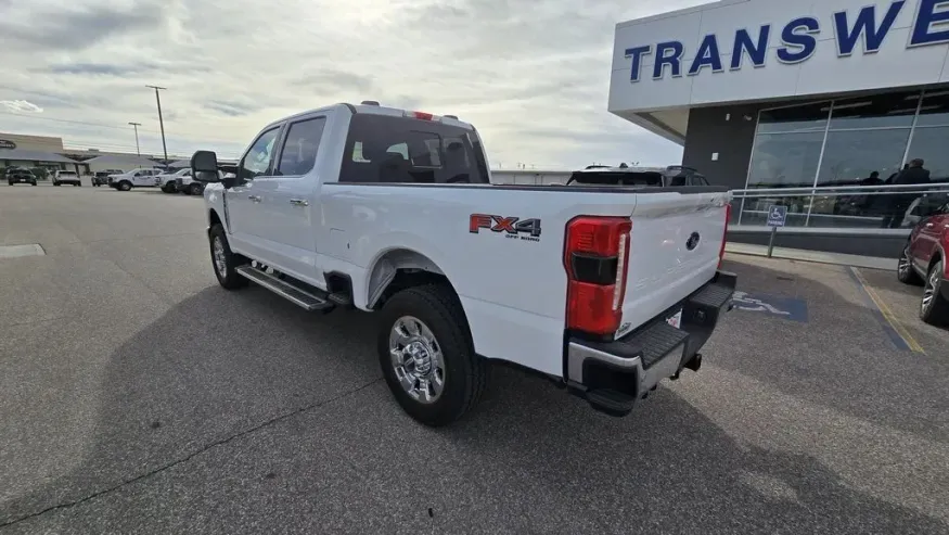 2026 Ford Super Duty F-250 | Photo 12 of 40